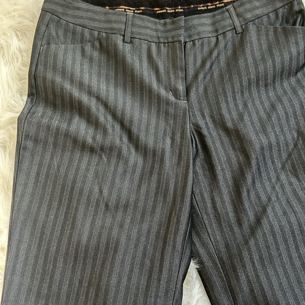 Express wider leg dress pants, size 8, gently worn. No damage. Slightly low cut.